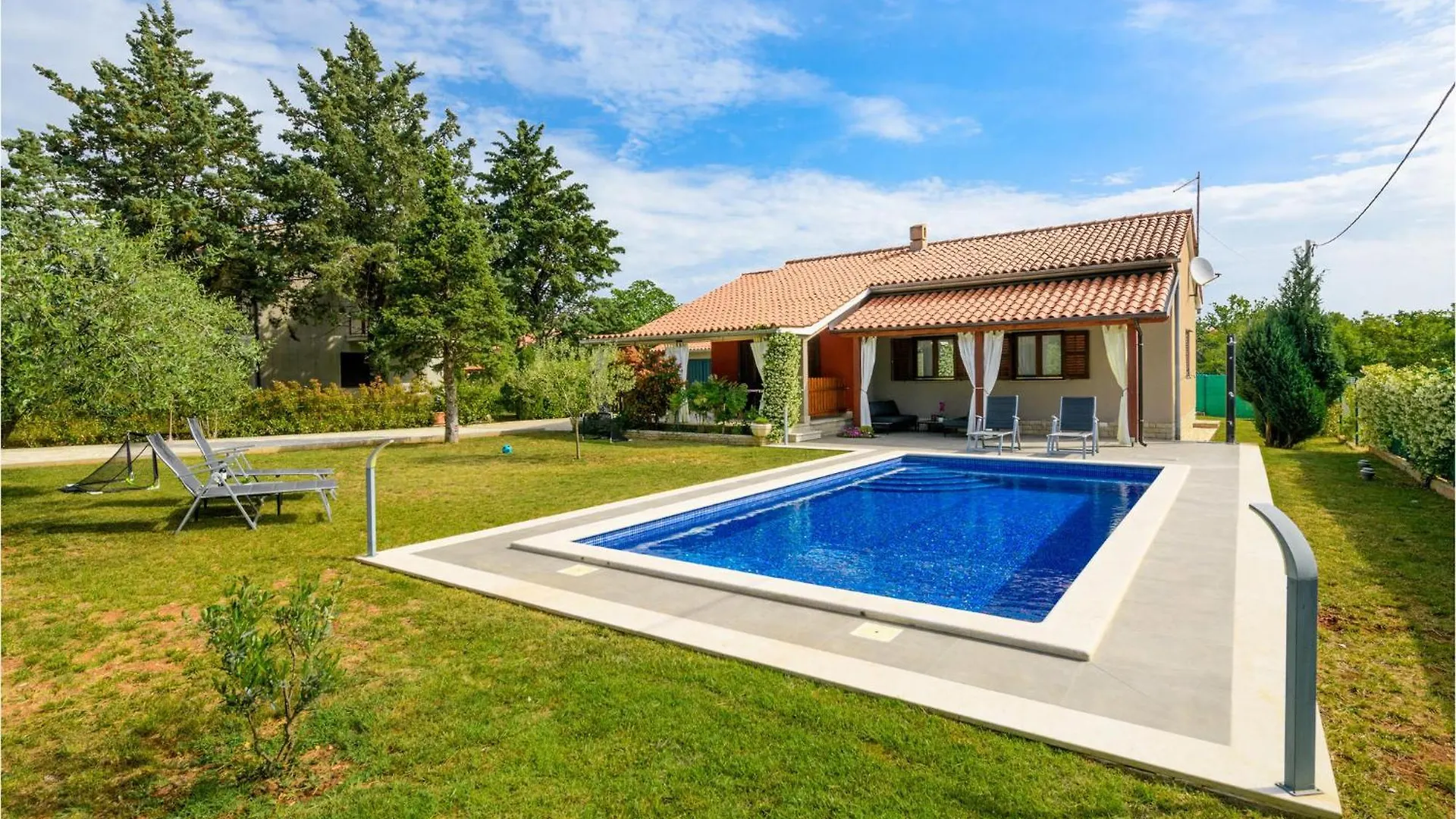 Lovely Home In Krnica With Outdoor Swimming Pool