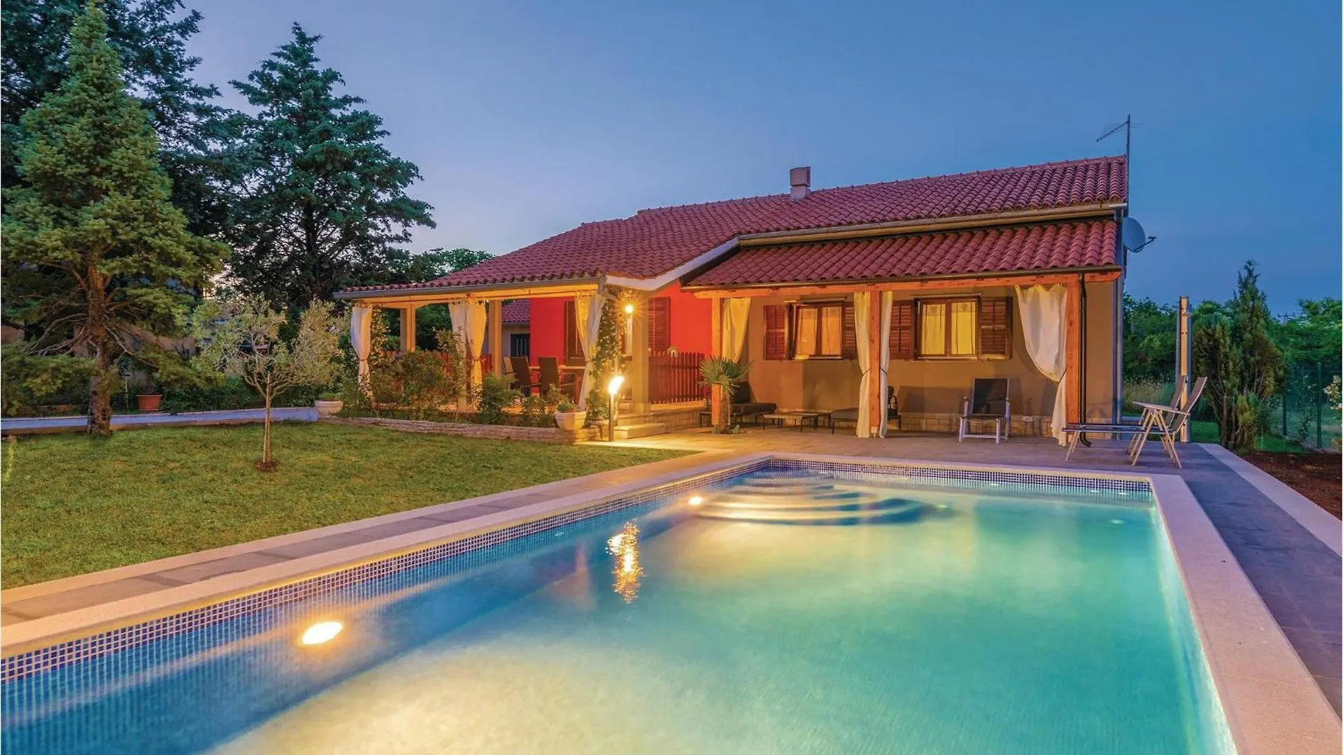 Prázdninový dům Lovely Home In Krnica With Outdoor Swimming Pool